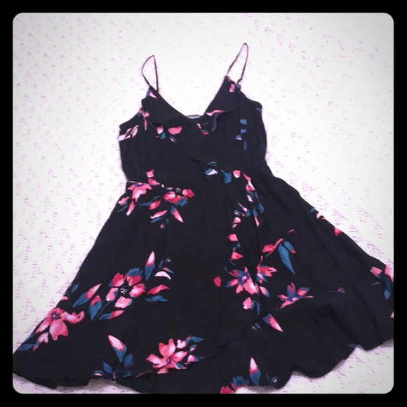 Express Dresses & Skirts - Women’s floral dress Express Dresses & Skirts - Women’s floral dress
